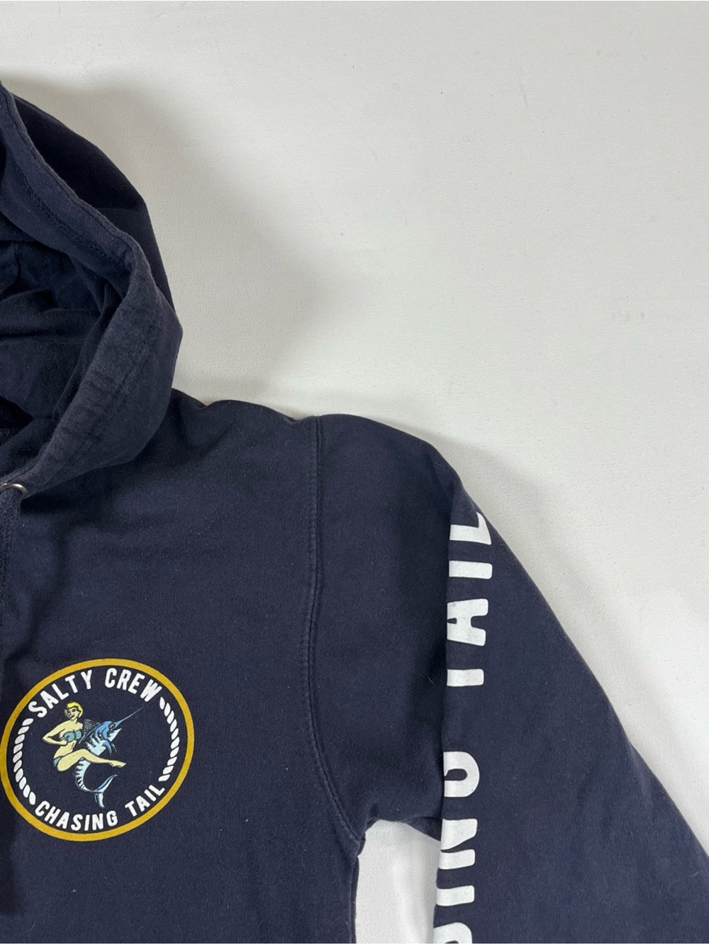 Salty Crew Chasing Tail Black Sweatshirt Hoodie Graphic Logo Fish Men’s S - Picture 7 of 13